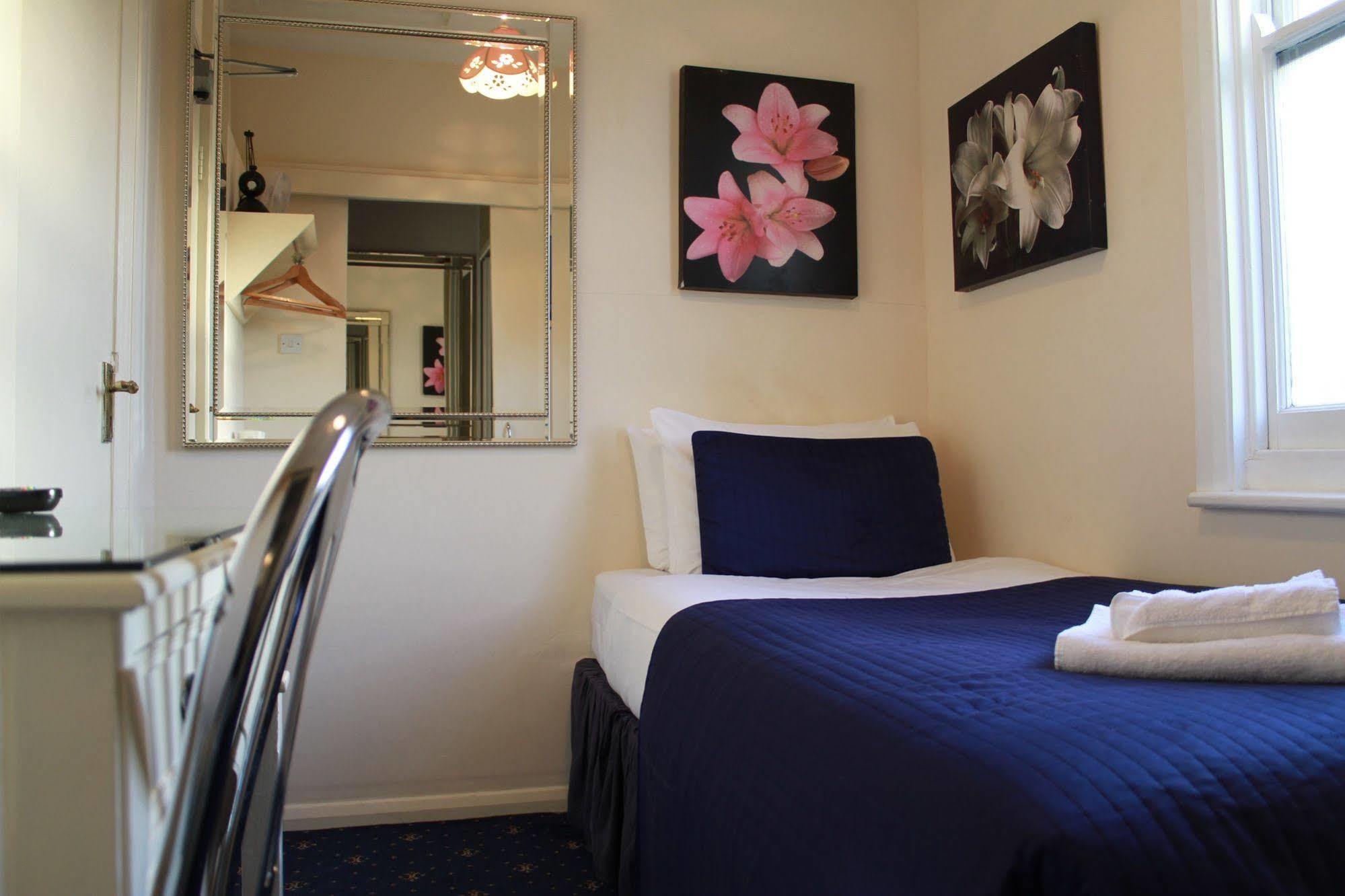 Blades Hotel Лондон Екстериор снимка