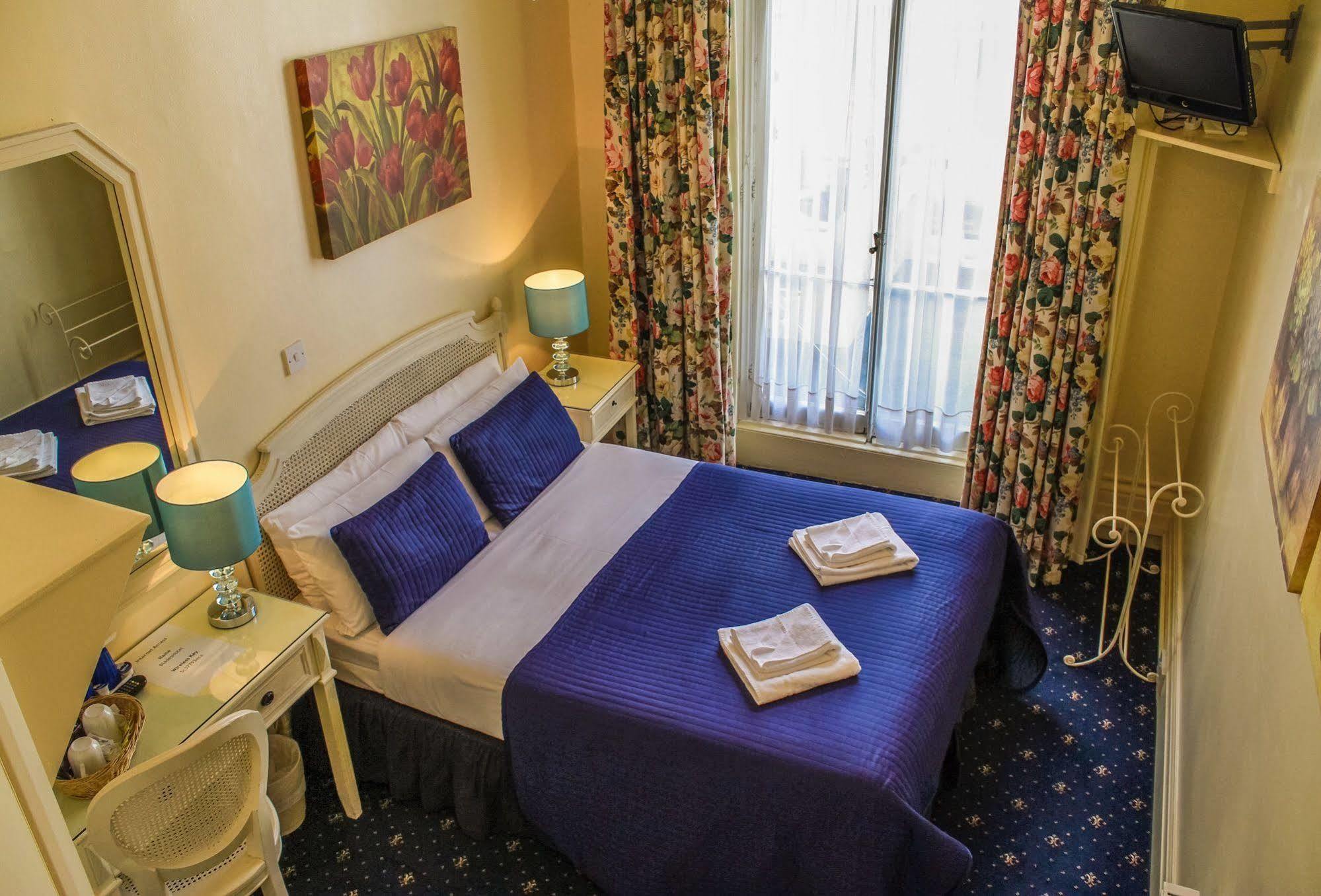Blades Hotel Лондон Екстериор снимка
